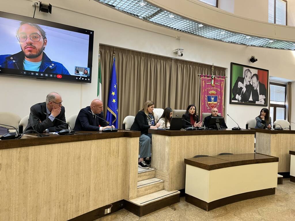 Olivarescfc's tweet image. 🇮🇹 ¡En junio haremos un nuevo mural de tapas en Italia y será el más grande de Europa!
Muy emocionado de recibir esta invitación del Ayuntamiento de Crotone, para realizar este gran mural con más de 80.000 tapas en el Lungomare de Crotone (Calabria).