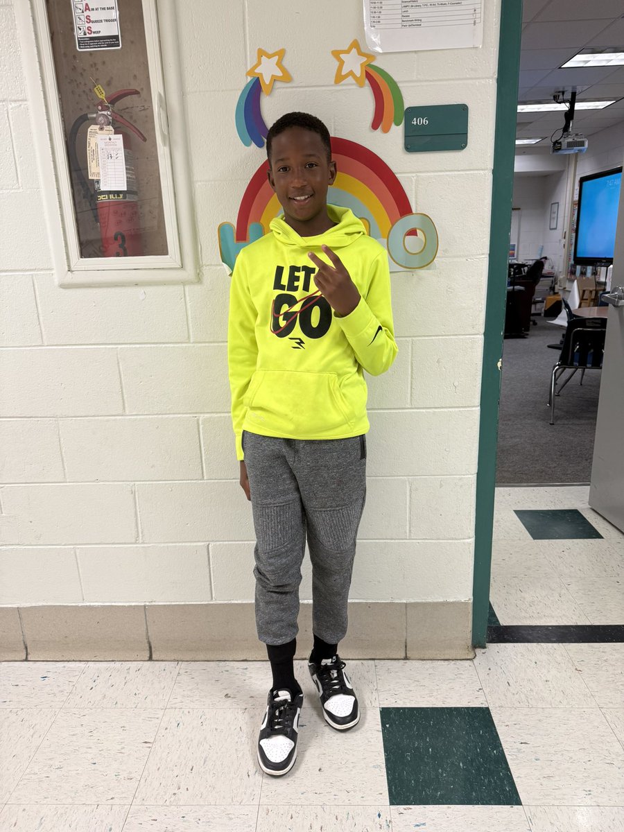 FairOaksHCPS's tweet image. Neon Day: Attendance is so bright. #GrowingGreatness