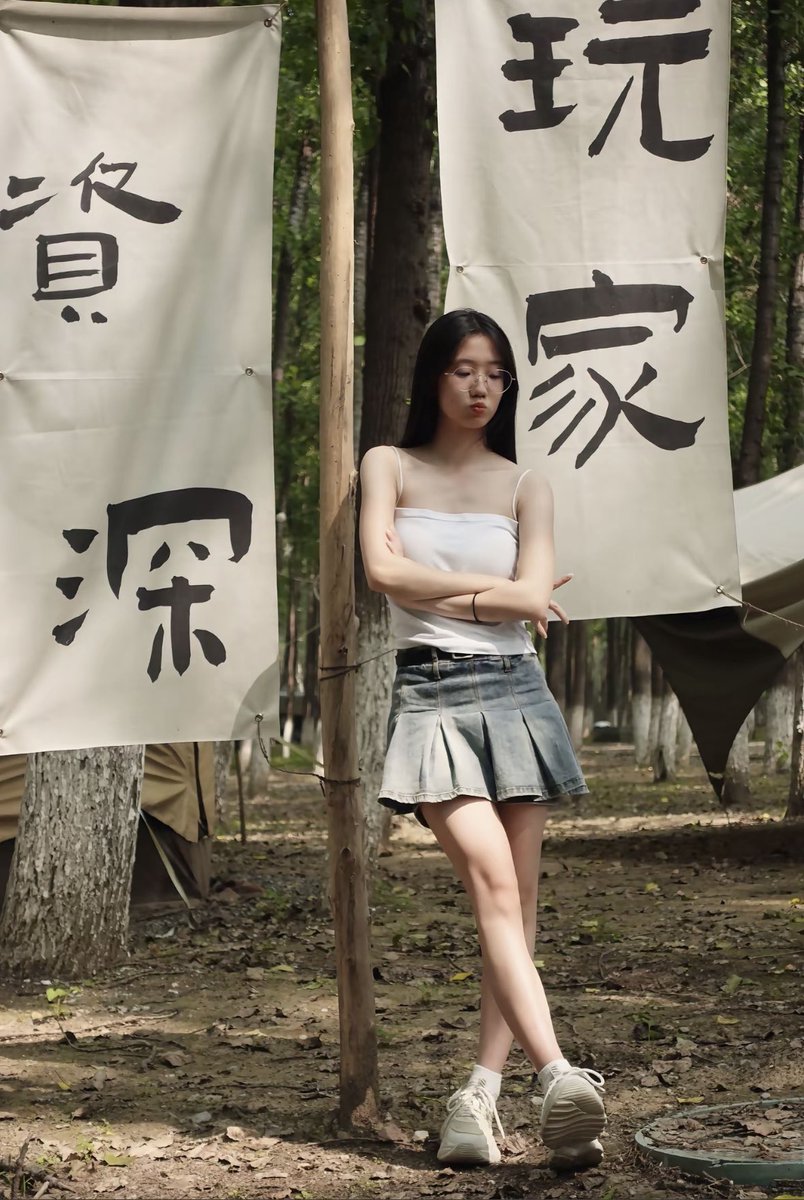 『最爱眼镜妹第286期』［原创］🇬🇧区留字的华丽变身。
评分：8.7
＃自信女人 ＃眼镜妹 ＃眼镜控 ＃反差 ＃清纯女大 ＃眼镜女生 ＃有点东西 ＃好身材 ＃反差婊 ＃小清新