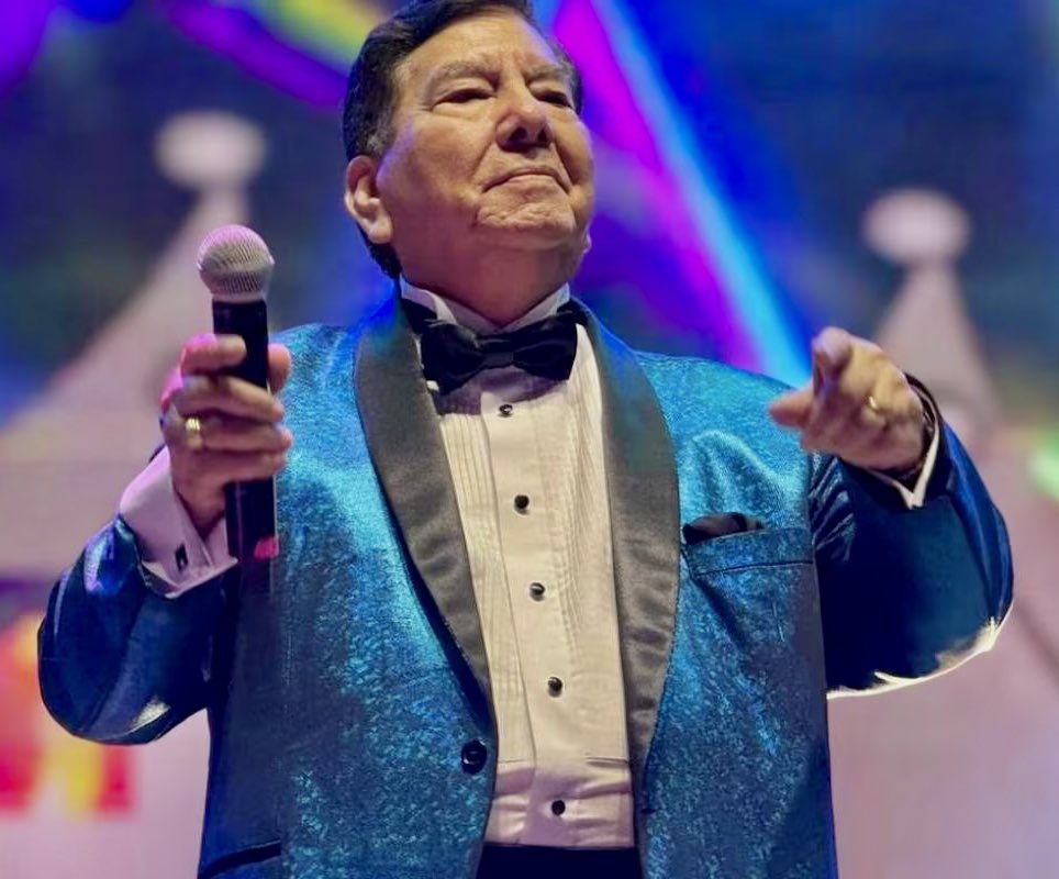 Duelo nacional, imagino!
y todas las estaciones de <a href="/metrodesantiago/">Metro de Santiago - #50Años</a> con su música, como tributo a Patricio Zúñiga, el gran Tommy Rey (QEPD).

Gracias por ser parte de la vida de un país entero!