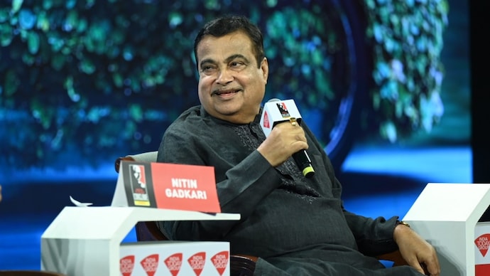 Indianinfoguide's tweet photo. 🚨Indian roads will be better than U.S. in two years,said Nitin Gadkari. https://t.co/q2gjYjAzfq