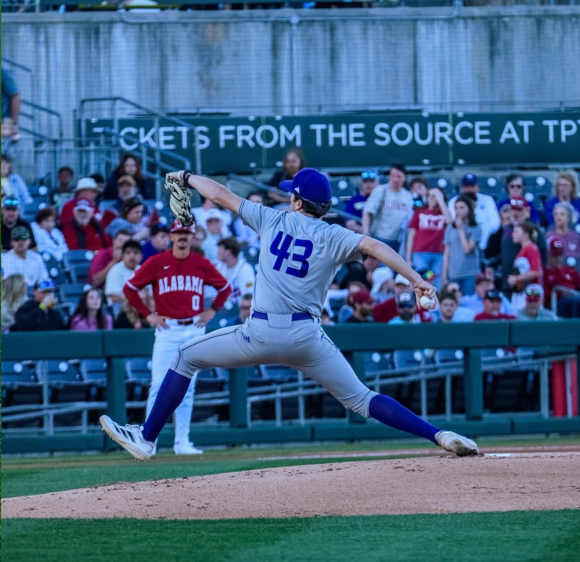 DrWesDavenport's tweet image. Storybook first college start! Thank you to family &amp;amp; friends in north Alabama who came to @trashpandas w/ 6K bammers to support @LDavenport_16. The quickest way to face the SEC’s best is to be a 🦁 #hometeam #RoarLions 

✅ OleMiss
✅ LSU
✅ Bama

SEC #’s… 7IN 3R 4H 7K 4BB 💪🏻