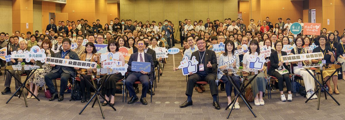 Data empowers, making social impact stronger! 🌍The #DataEmpowerment forum wrapped up successfully, w/ 300+ NGOs/NPOs &amp; gov agencies embracing data transformation. Through innovation &amp; AI solutions, we’re shaping a brighter future, fueled by #DataAltruism. #Publicgood #Innovation