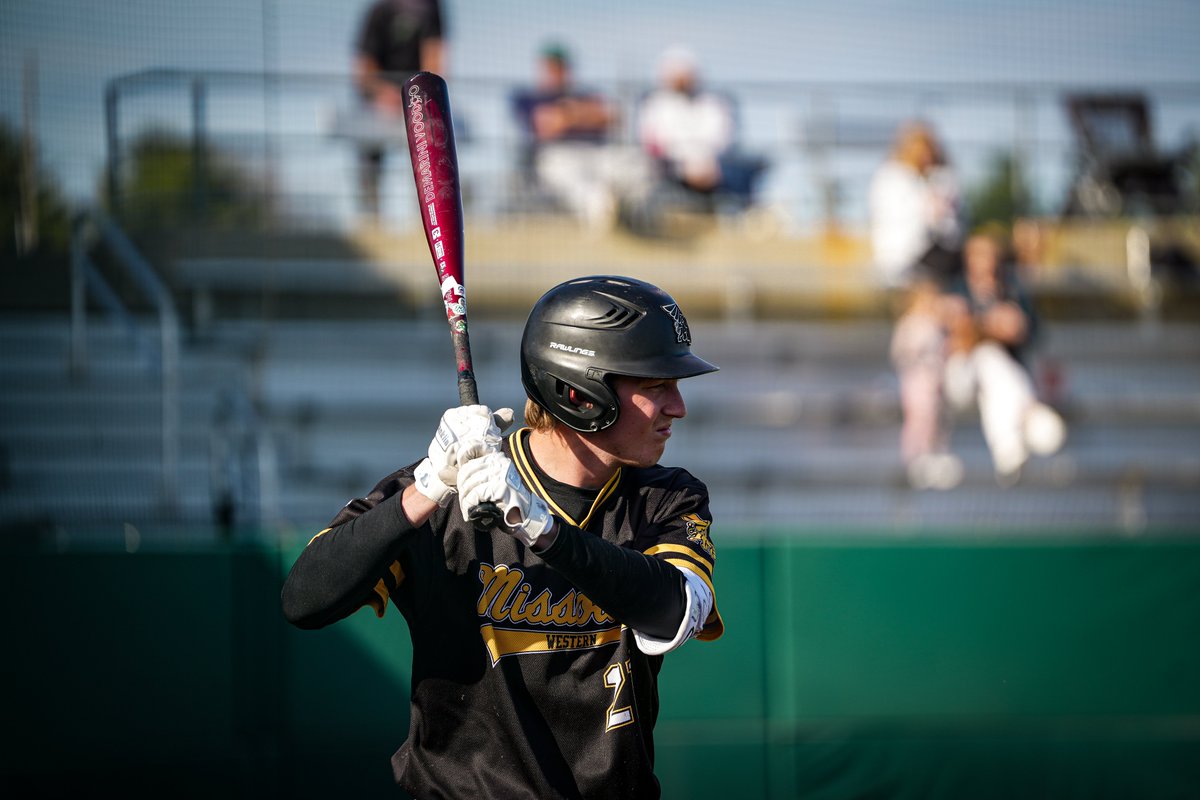 ⚾️ RECAP: Took game 1⃣ over the Bearcats.

Breakout games from Deaver and Grossart help <a href="/MWSUbaseball/">Missouri Western Baseball</a> claim a 4-0 win over Northwest on Wednesday night.

1⃣st shutout of the season.
Winners of 4⃣ out of the last 5⃣.

📰- bit.ly/3Rk73ng

#BlackisGold🔔 | #COMPETE