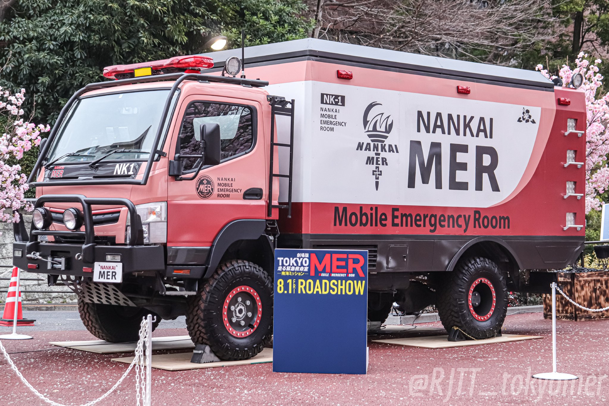 激レア、東京MER キーホルダー　T01 NK1 ミニカー　劇場版　南海MER 東京MER TOKYOMER 南海 アクリルキーホルダー NK1 - メルカリ