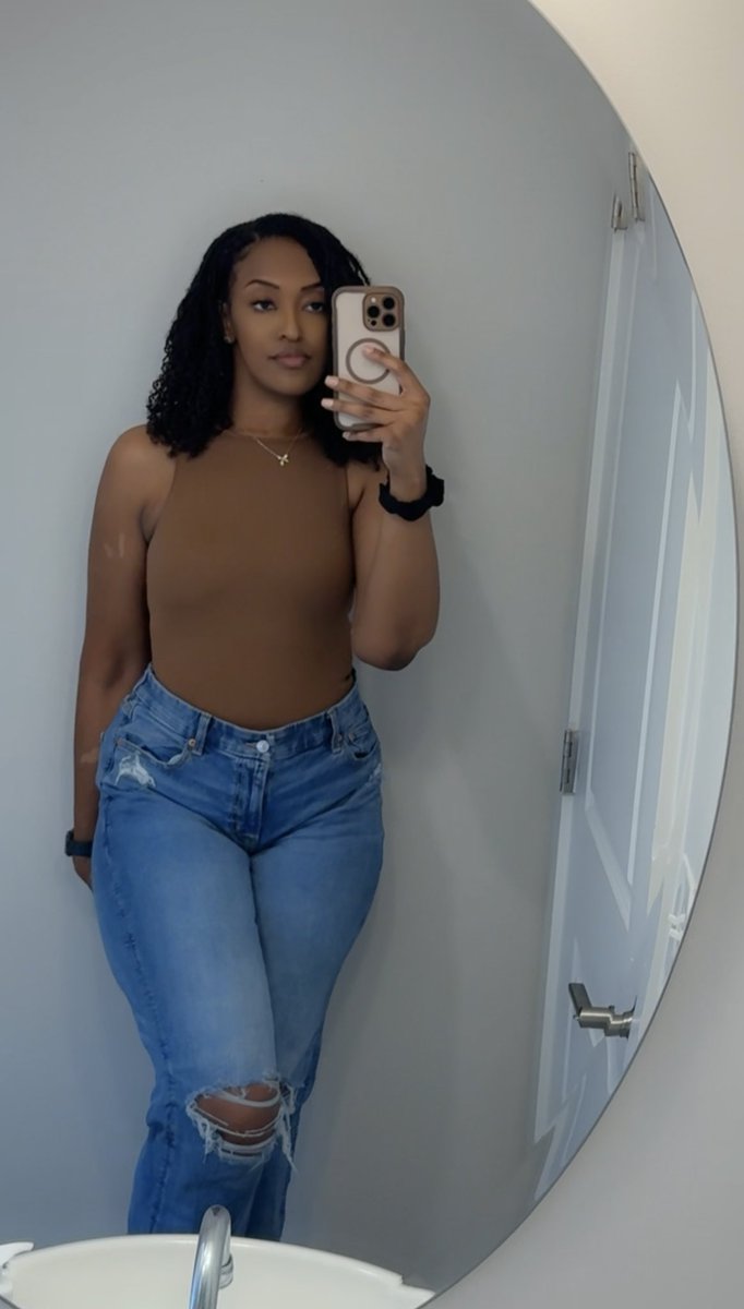 KayBerries_'s tweet photo. Microlocs update 🤎 https://t.co/pajnUSwSb8