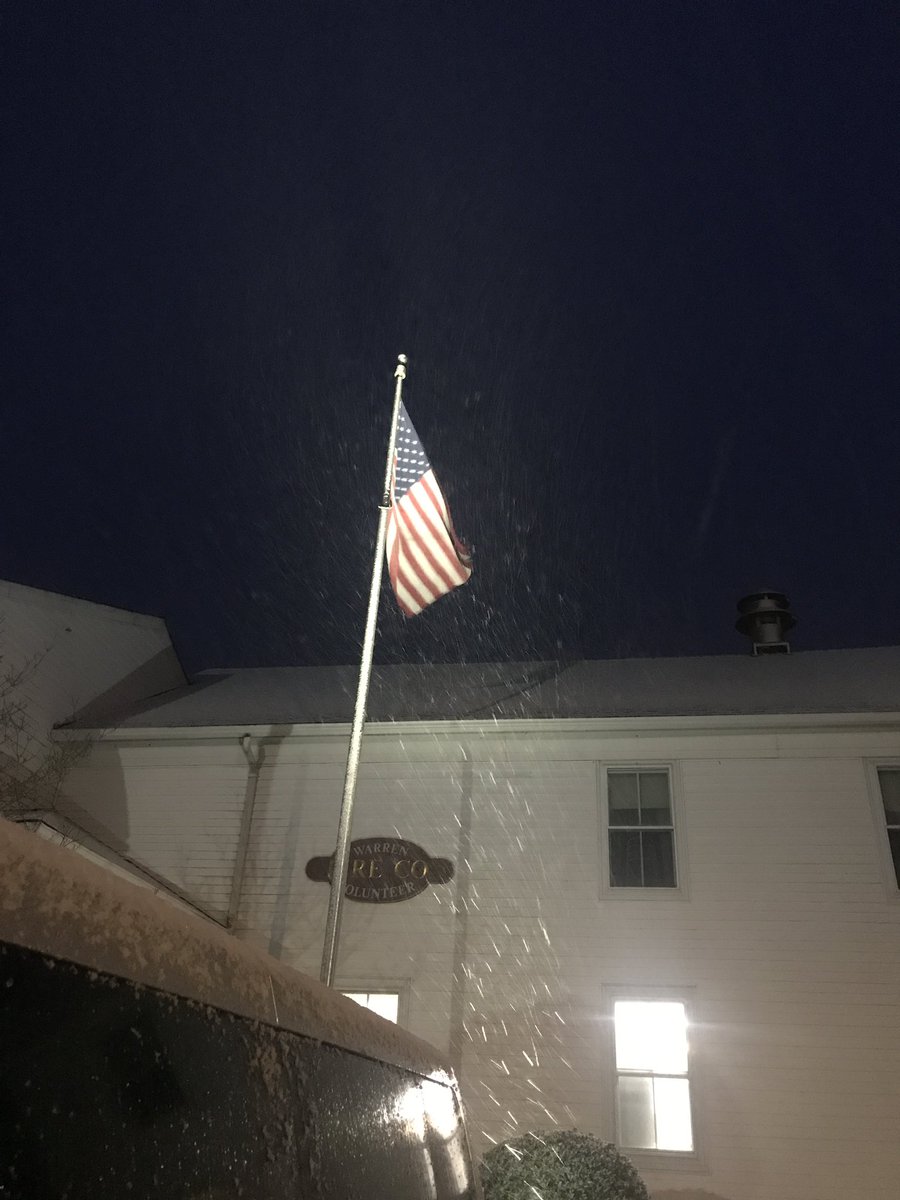 RachelFrank_CT's tweet image. Snow in Warren, CT tonight from Craig Nelson. #fox61