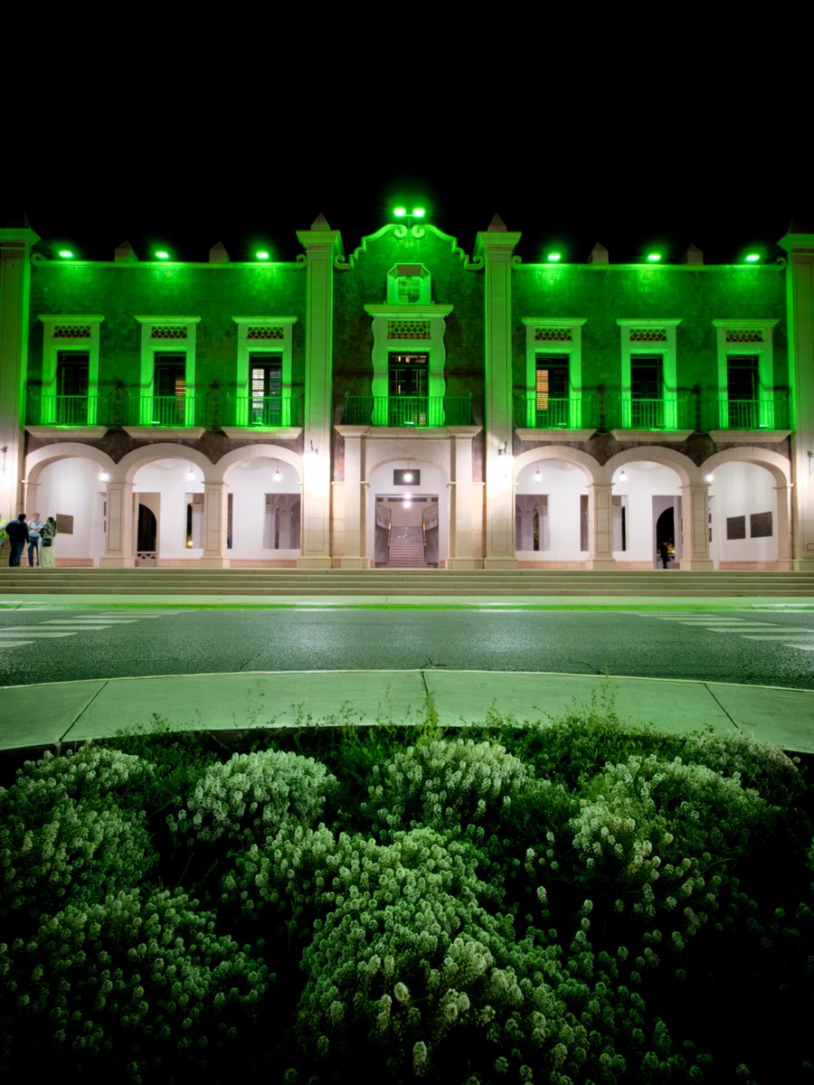 El edificio de Rectoría se ilumina de verde y se une al Día Mundial de Prevención Contra el Cáncer de Cuello Uterino. 
La detección oportuna y un estilo de vida saludable pueden salvar tu vida.