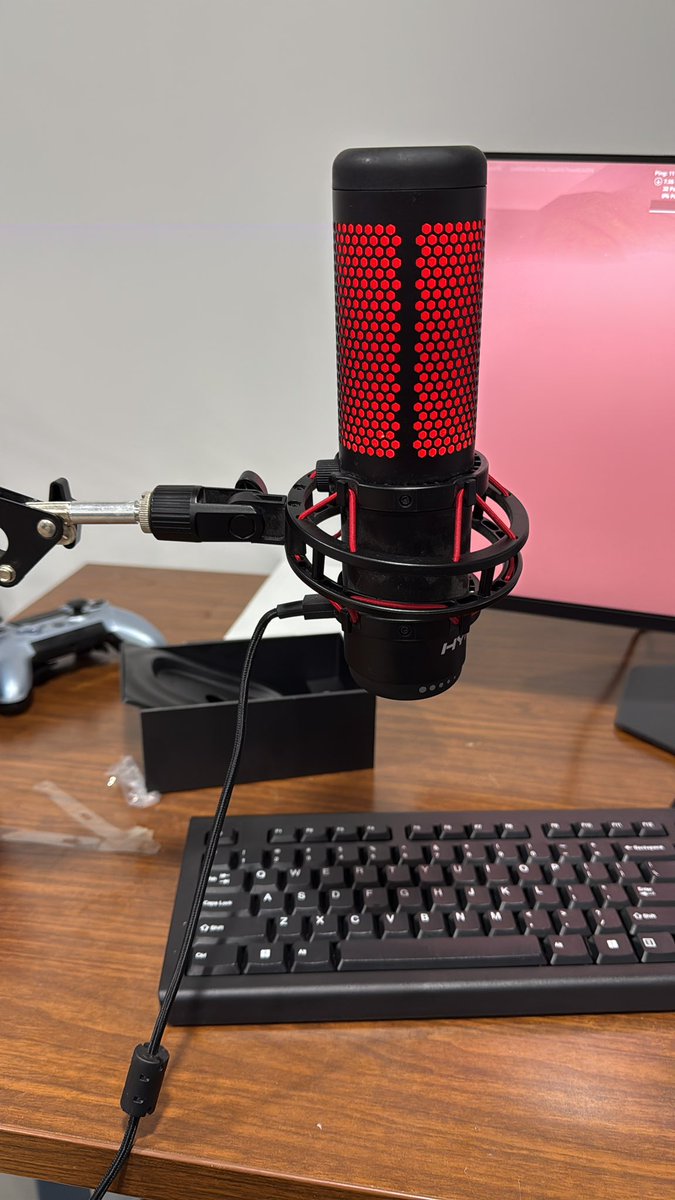 RudeboyFE1's tweet image. Ya voy a prender a 400fps
Pos si quieren saludar
Ignoren el teclado jajajajajaja