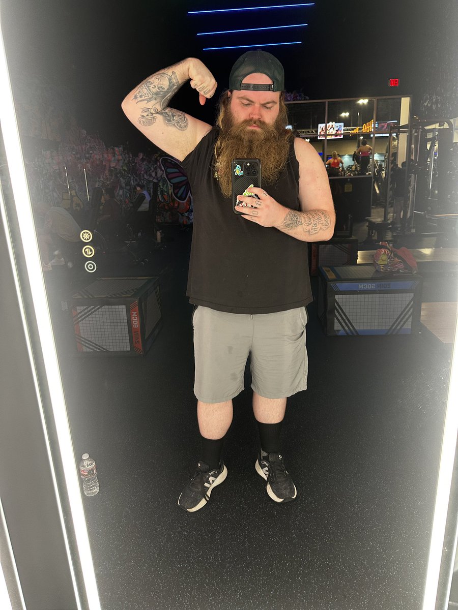 lost_snaxy's tweet image. No days off