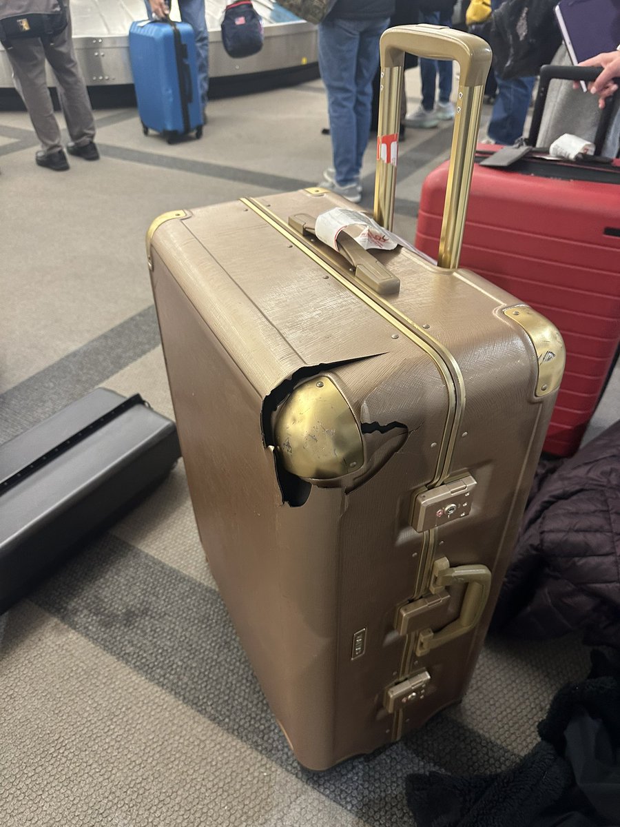smag13's tweet photo. @calpaktravel two suitcases in the last two months broken and done for… https://t.co/BdMKl5PMQM