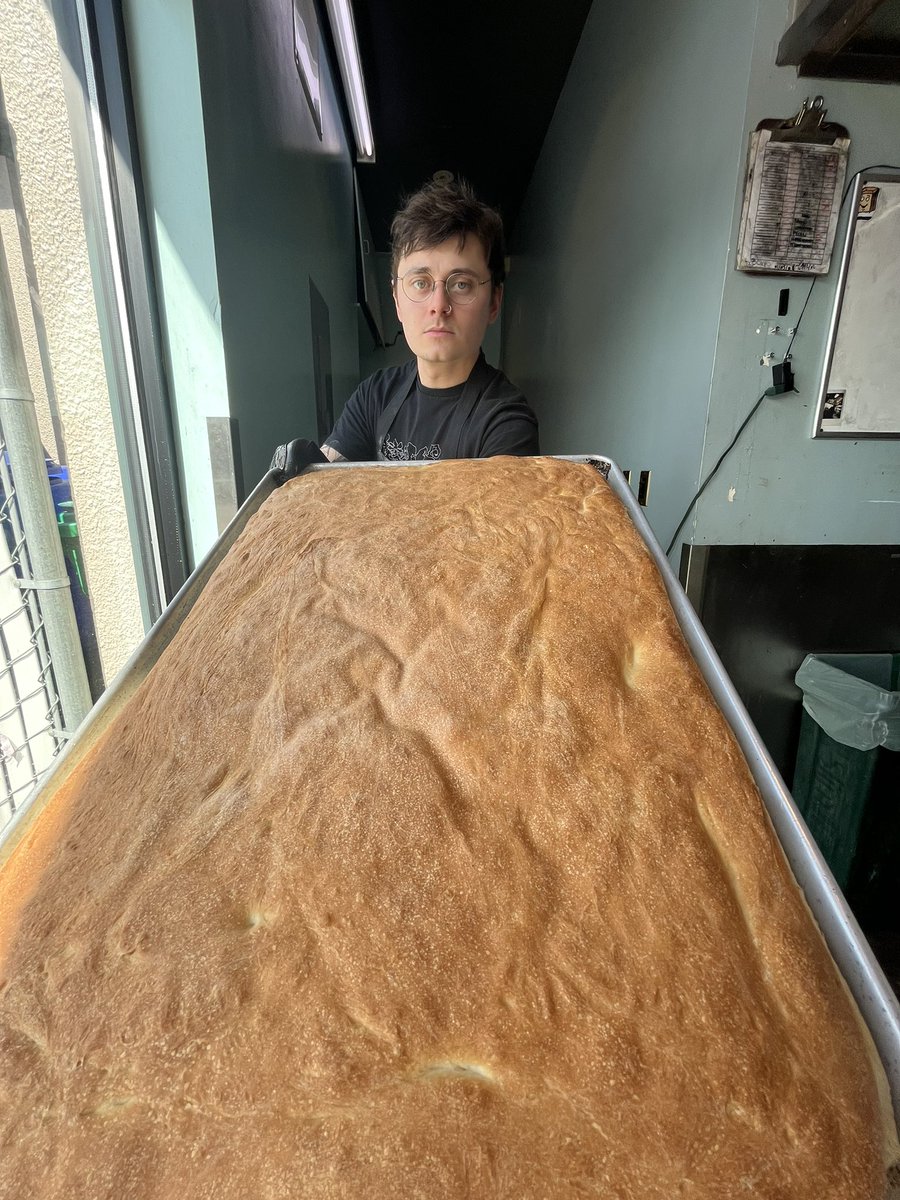IanxEnger's tweet image. Made the best focaccia loaf of my life today 🍞💰