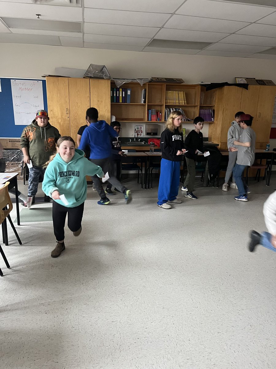 TEC_6650's tweet image. This week, Ms McLennan’s class has been doing activities to practice classifying shapes based on different attributes and even did a relay race!#SRCEMarchIsMathMonth