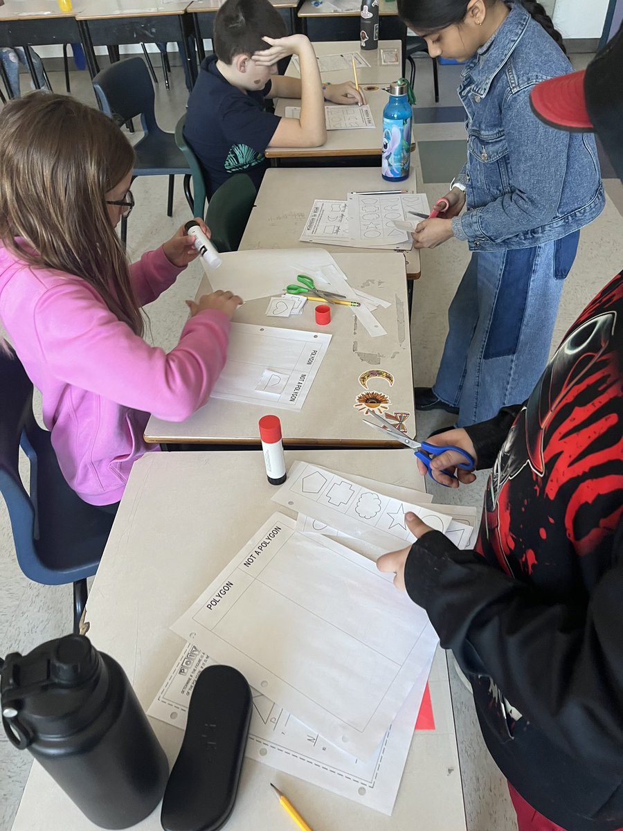 TEC_6650's tweet image. This week, Ms McLennan’s class has been doing activities to practice classifying shapes based on different attributes and even did a relay race!#SRCEMarchIsMathMonth