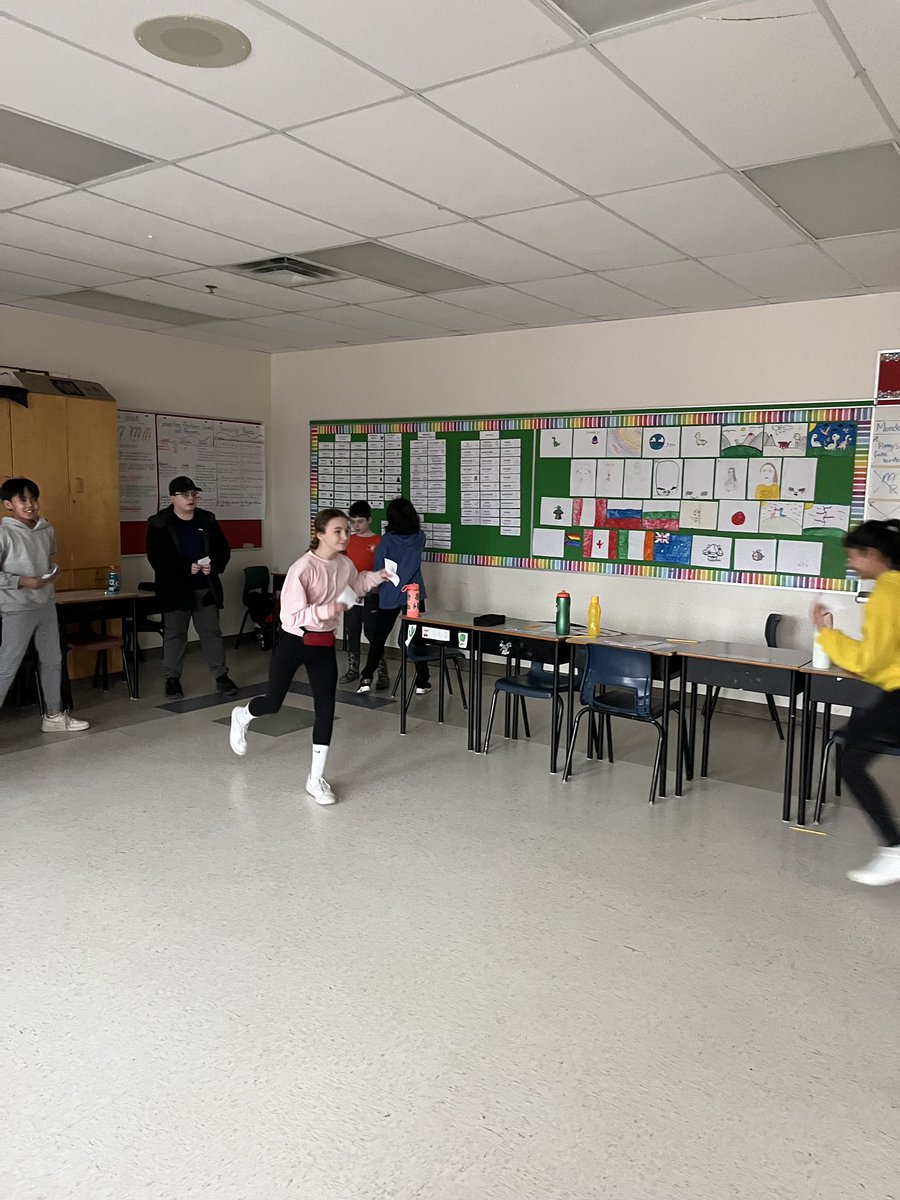 TEC_6650's tweet image. This week, Ms McLennan’s class has been doing activities to practice classifying shapes based on different attributes and even did a relay race!#SRCEMarchIsMathMonth