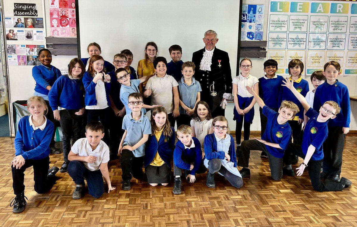 I always enjoy talking to the MiniPolice at Derbyshire Primary Schools. A really successful project which is changing attitudes and culture. 

Holme Hall Primary School was no exception - a lively interested group who listened carefully and asked lots of intelligent questions.