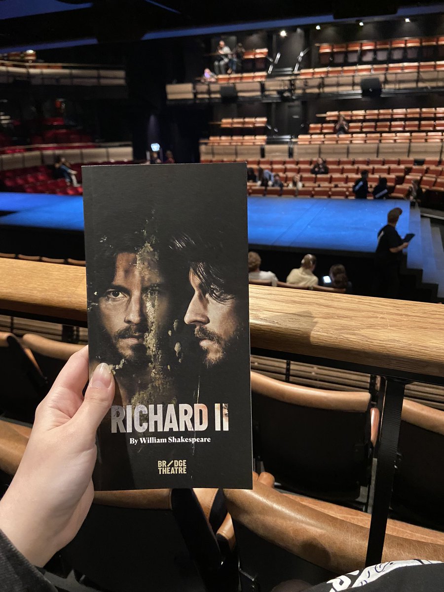 69NEWTMASS's tweet image. Jonathan Bailey you are the actor of our generation 👏🏼👏🏼👏🏼