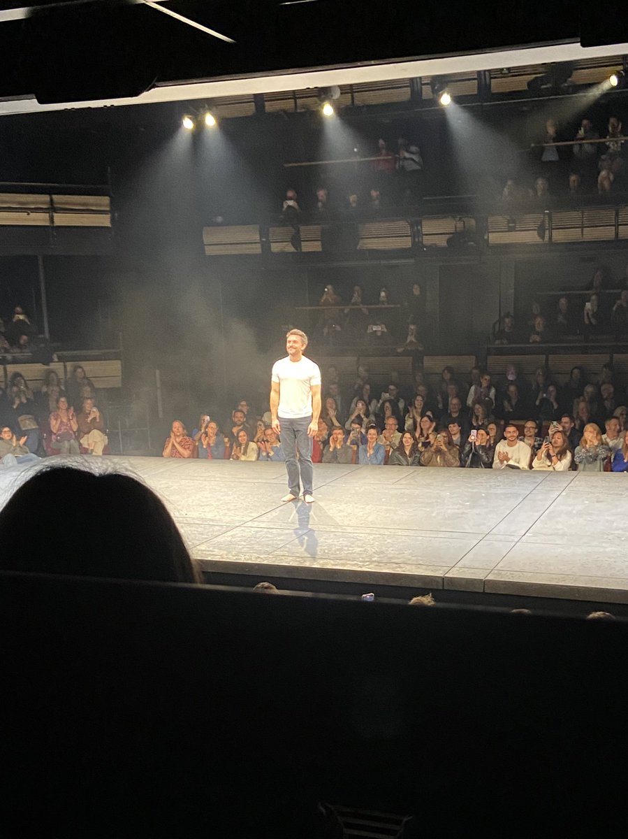 69NEWTMASS's tweet image. Jonathan Bailey you are the actor of our generation 👏🏼👏🏼👏🏼