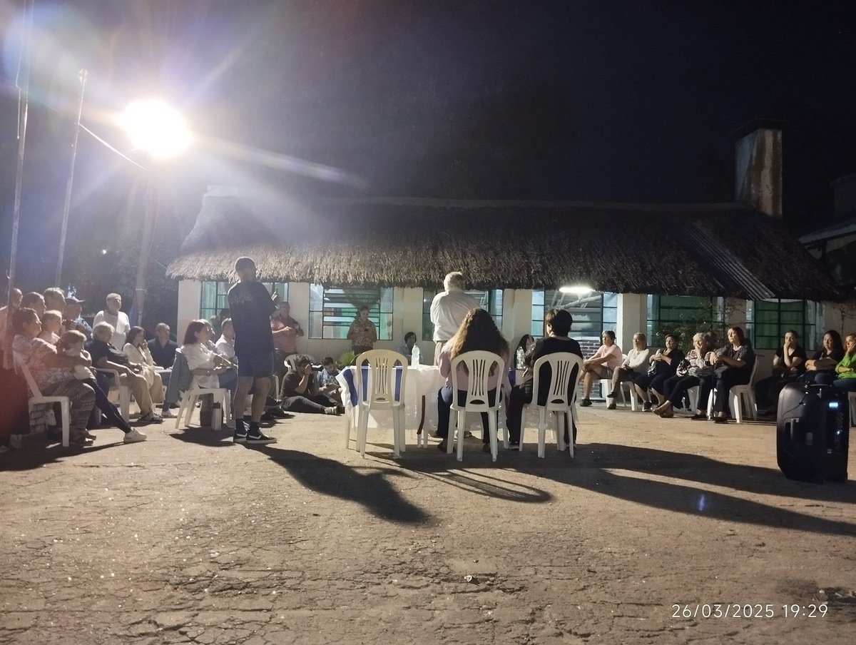 EL CANDIDATO FRENTEAMPLISTA JUAN GIACHETO VISITA 25 DE MAYO
En la explanada de la SNGO el Candidato a la Intendencia de Florida Juan Francisco Giacheto realiza una presentación general.
La reunión también prevee el intercambio de ideas y propuesta, con vecinos que se acercaron.