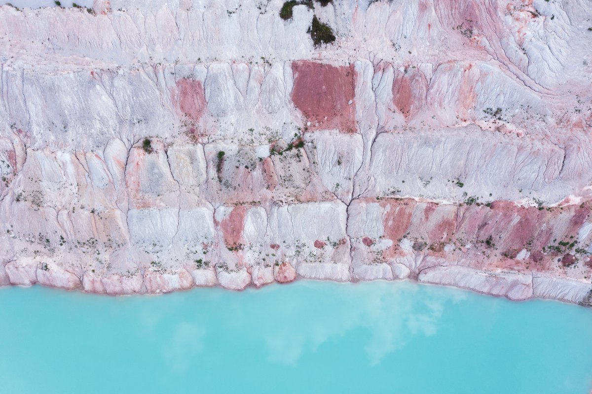 Drone’s-eye view of Czech kaolin wonders 🇨🇿
Nature and industry meet in these surreal white landscapes — a hidden gem few ever get to see.
#CzechRepublic #DronePhotography #Kaolin #AerialView #HiddenGems
