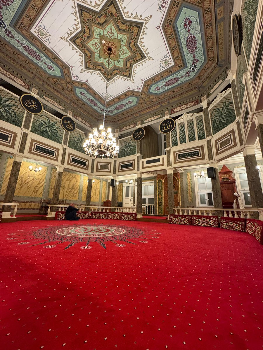 Gecemiz mübarek ola.