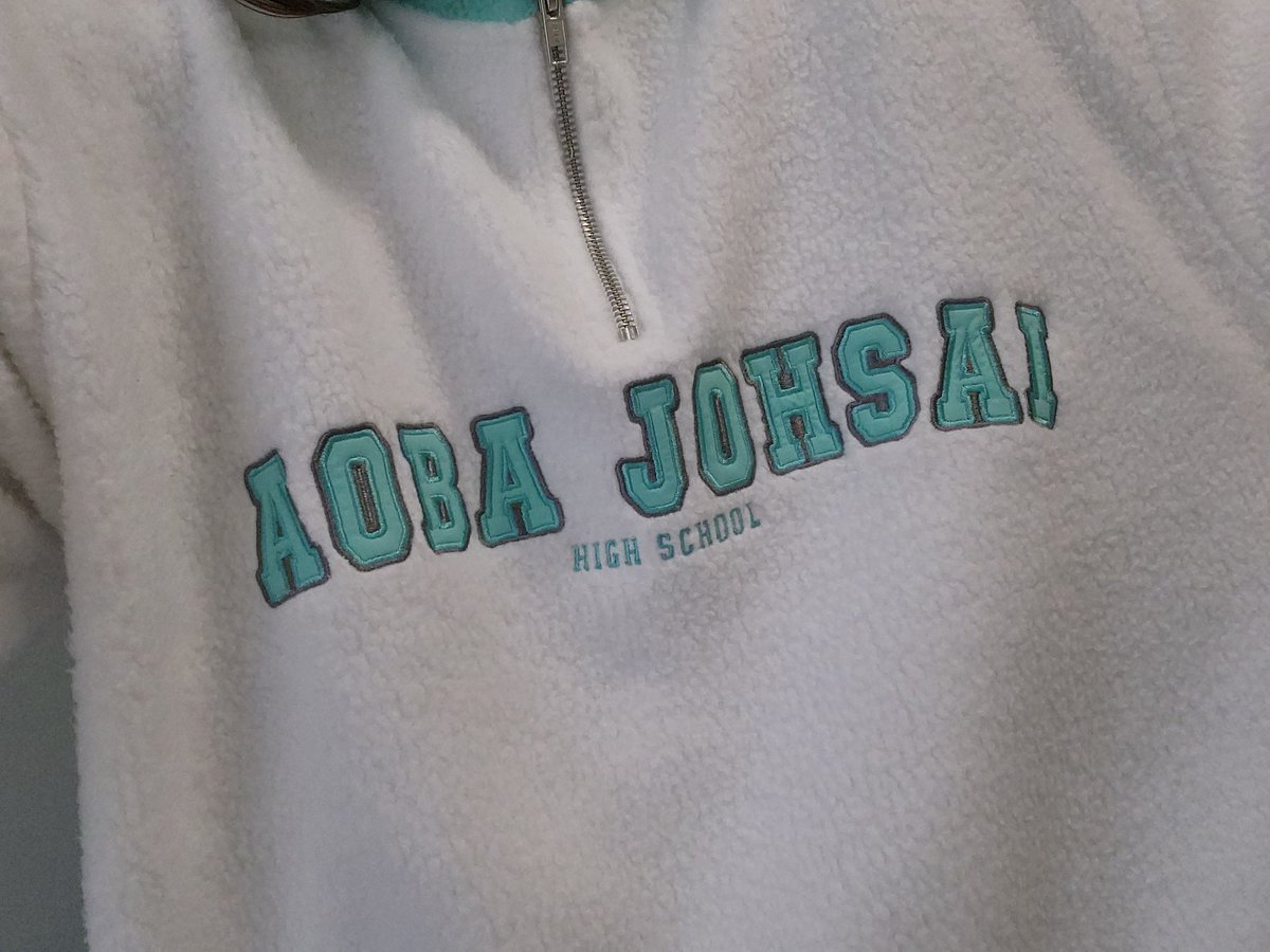 i'm SO HAPPY! i love it so much, and so does my lil iwaizumi! <a href="/sayonarastreet/">SAYONARA STREET</a>