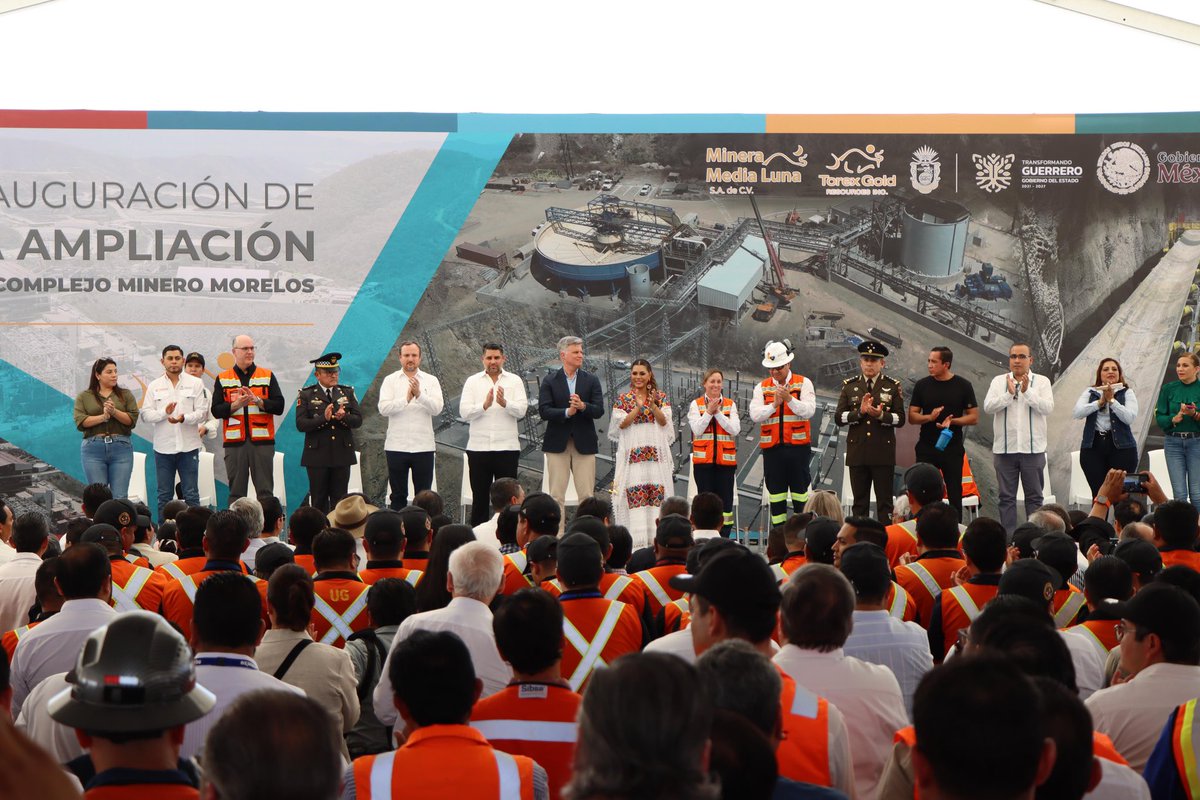 Camimex_Oficial's tweet photo. Felicitamos a Minera Media Luna por la inauguración de la ampliación del Complejo Minero Morelos, un proyecto de clase mundial que fortalece la minería responsable en Guerrero.

Este 26 de marzo, acompañamos Minera Media Luna, subsidiaria de @TorexGold, en este hito que representa progreso, inversión y compromiso con el desarrollo regional y nacional.

En representación de la #industriaMineraMexicana, el Ing. Pedro Rivero González, presidente de la Cámara Minera de México, estuvo presente para refrendar el respaldo del sector a proyectos que, como este, apuestan por la innovación, la sostenibilidad y el bienestar de las comunidades.                                                                                   

Por su parte la Gobernadora del estado de Guerrero, Mtra. @EvelynSalgadoP  comentó durante el evento que la minería en Guerrero es más que una actividad productiva, es un sector estratégico que se ha consolidado como una de las principales palancas de desarrollo, es la segunda actividad económica más importante para el estado su impacto en el crecimiento estatal es innegable aporta el 4.8% del producto interno bruto.

🙌 Enhorabuena a todo el equipo de Torex Gold por hacer de este complejo una referencia   Lo siguiente en donde mejor convenga: