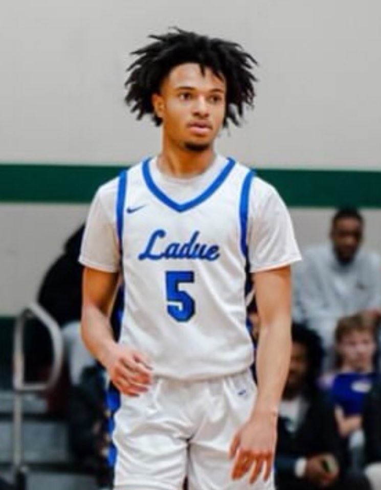 Congratulations to Trisiah Edwards on being named to the Suburban Red 2nd Team!
