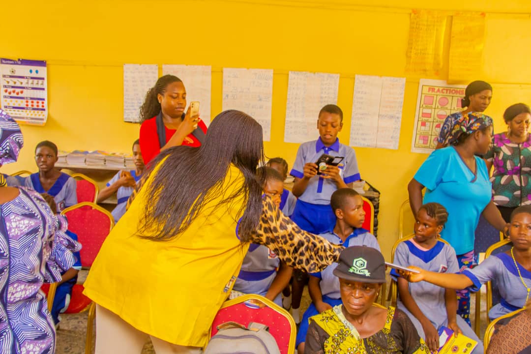 District404B5Ng's tweet photo. Lagos United Lions Club has demonstrated a strong commitment to education through its recent renovation project. On Mar 20, 2025, the club refurbished a block of classes and equipped the school library in Lagos
@lionsclubs
#lionsclubs #weserve #servicefirst #Lions #md404 https://t.co/w4ozd28mSQ