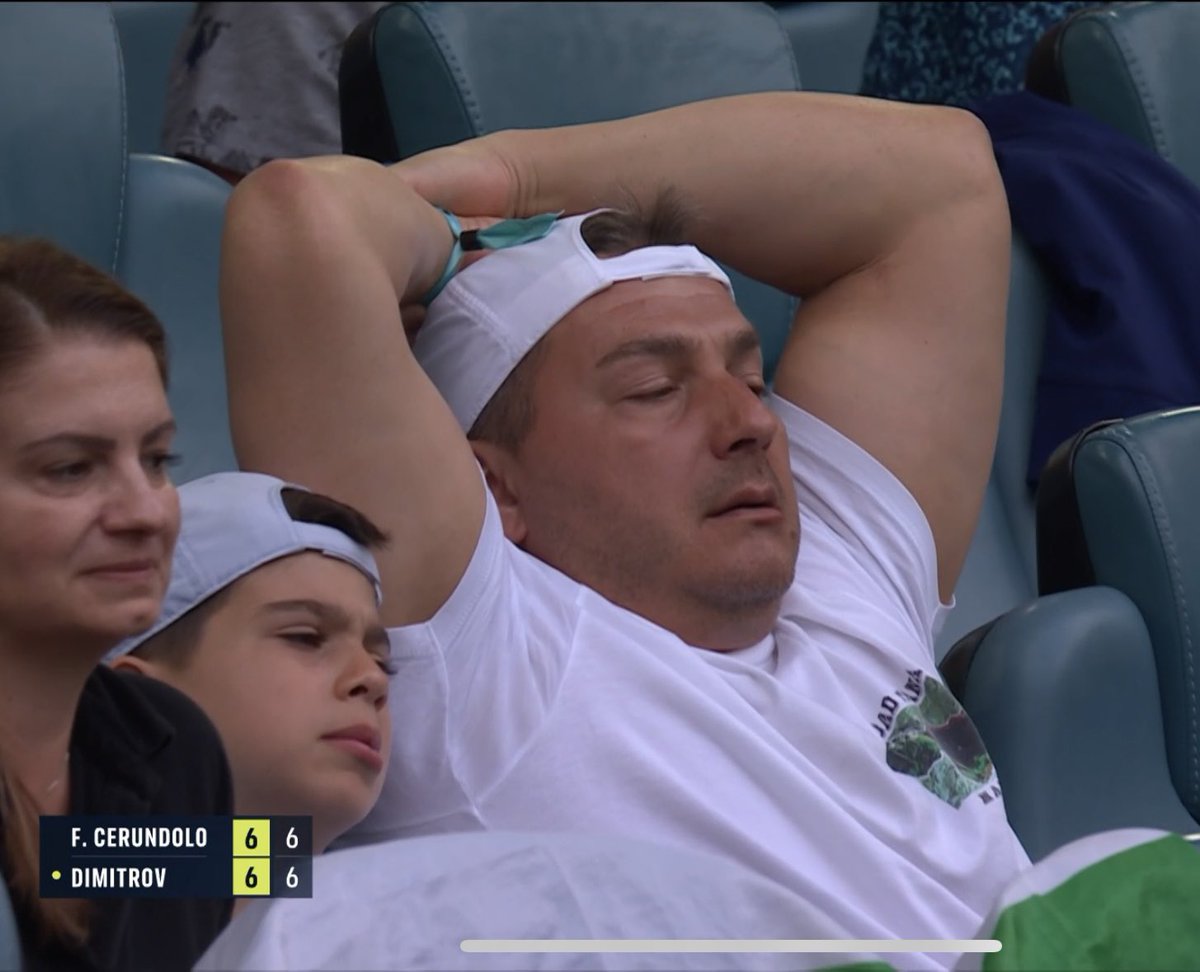 tennismasterr's tweet photo. Dimitrov backers how are we feeling? 🙃

7 set points wasted including this volley to an open court on the 7th try...

Reaction from that fan says it all!

Incredible 😳😳 https://t.co/igWb3hrQ4b