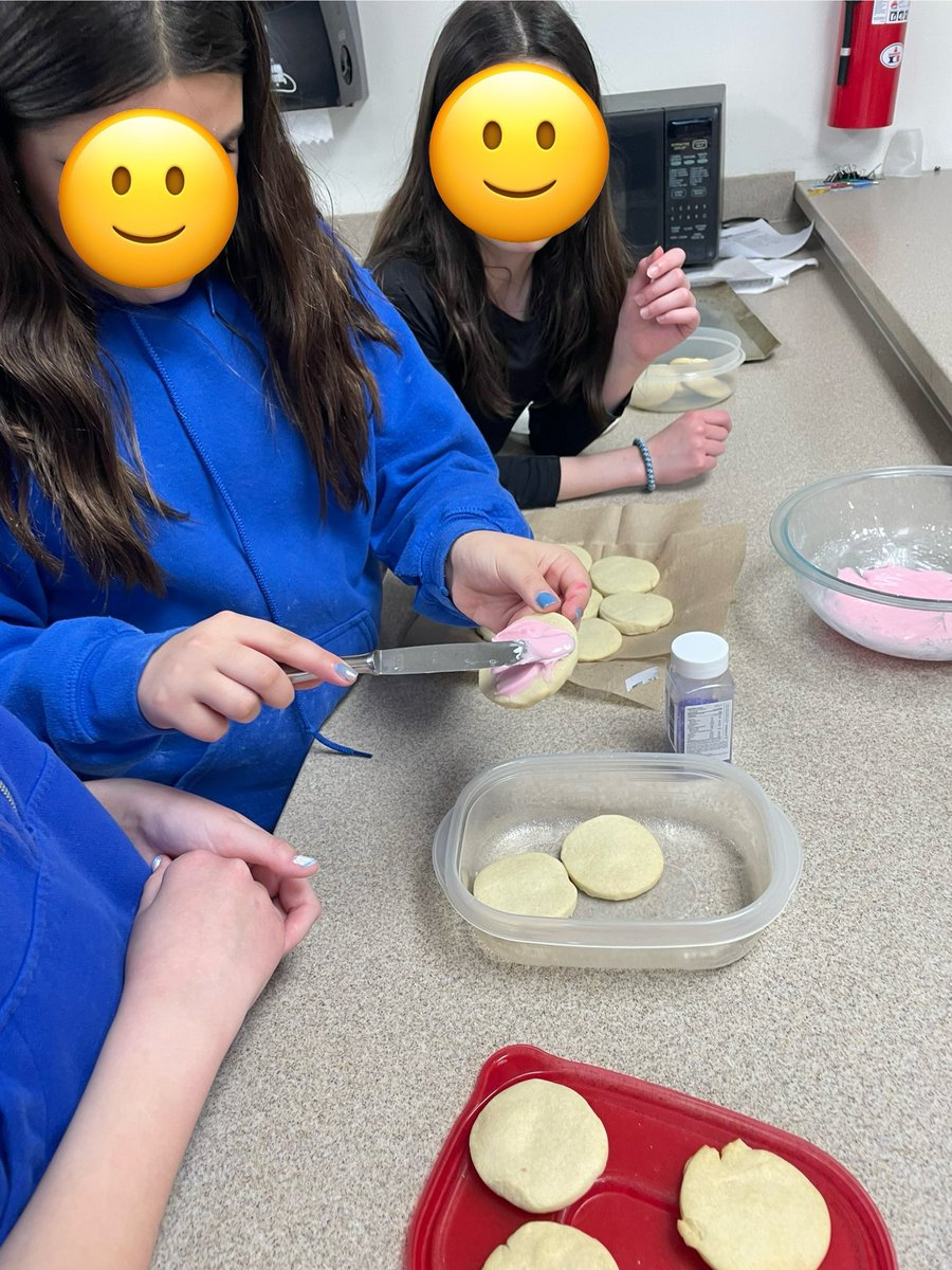 This year’s cooking club ended in a bang with today’s wacky ingredient: rose extract 🌹 young chefs tried their hand at rose shortbread cookies. Way to go! And see you next year! <a href="/DrGeorge_MU/">William O. George III</a> #MUEdD #MUSOE