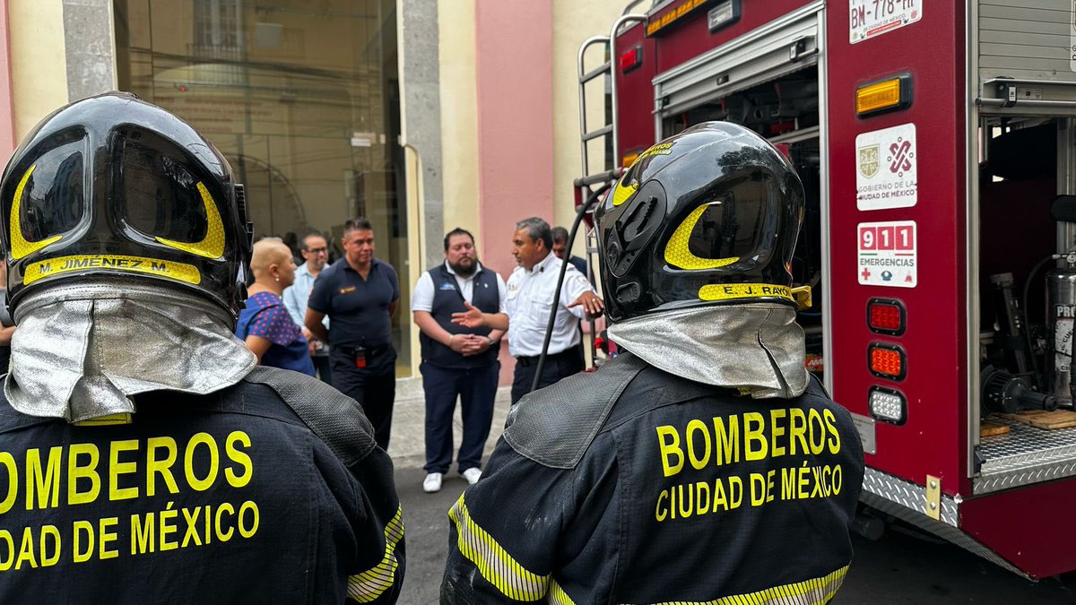 Edson Vázquez. (@edsonvare) on Twitter photo Gracias Dip <a href="/Liz_SalgadoV/">Liz Salgado Viramontes</a> por invitarme a conocer el museo <a href="/Bomberos_CDMX/">Bomberos Ciudad de México Oficial</a> | Enriquecedor en todo sentido, vale la pena acercar a las infancias a los talleres que brinda esta institución. Que gusto saber que los bomberos definen y deciden qué tipo de infraestructura necesitan. 🚒 Gracias Dip <a href="/Liz_SalgadoV/">Liz Salgado Viramontes</a> por invitarme a conocer el museo <a href="/Bomberos_CDMX/">Bomberos Ciudad de México Oficial</a> | Enriquecedor en todo sentido, vale la pena acercar a las infancias a los talleres que brinda esta institución. Que gusto saber que los bomberos definen y deciden qué tipo de infraestructura necesitan. 🚒