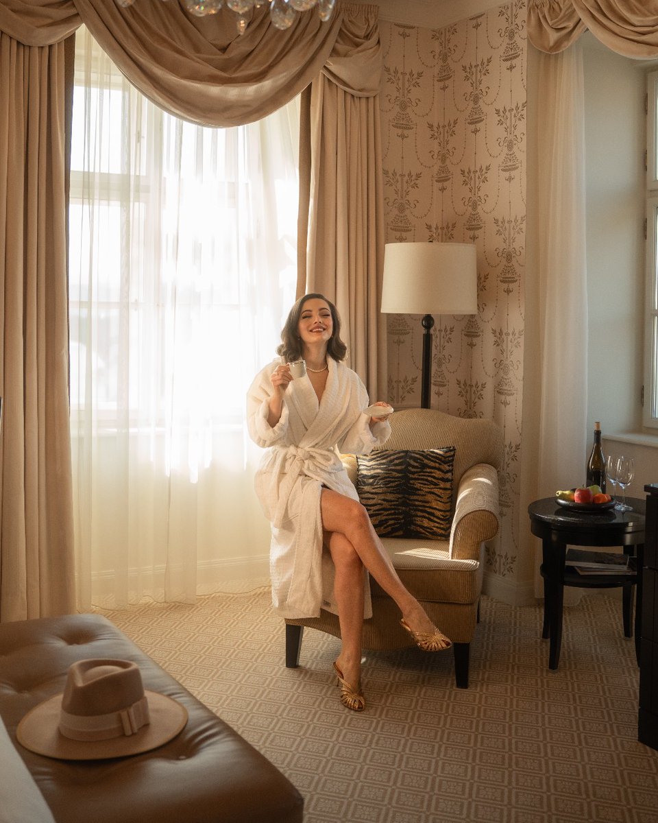 Book a room at #fsprague and wake up with the first rays of sun on your face. 🌞
#fsprague #fourseasons #prague #roomwithaview