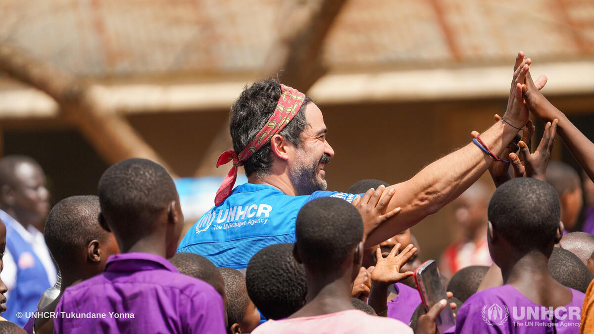 EnPOPados's tweet photo. Alfonso Herrera y la Fundación FC Barcelona unen fuerzas con ACNUR en Uganda para ayudar a los refugiados: https://t.co/JVXKgiK2da #EnPOPados @ponchohd  #AlfonsoHerrera #PonchoHerrera @IcunacuryRP  @iqagencia_rp https://t.co/r3X4g8JOcR