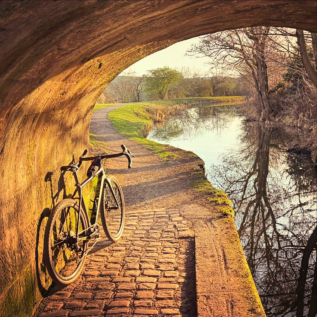 A spin down to the canal to pick my youngest up from kids’ club 🚴‍♂️
