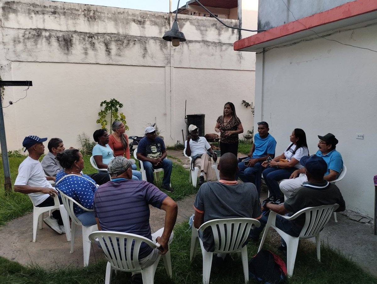 #26DeMarzo <a href="/AD_Bolivar/">Accion Democrática Bolívar</a> en resistencia no descansa seguimos escuchando, analizando y dando las orientaciones políticas actuales vamos a luchar sin descanso para lograr el rescate de la Demócracia en Venezuela . 
<a href="/aidagonzalez33/">Aída González</a>