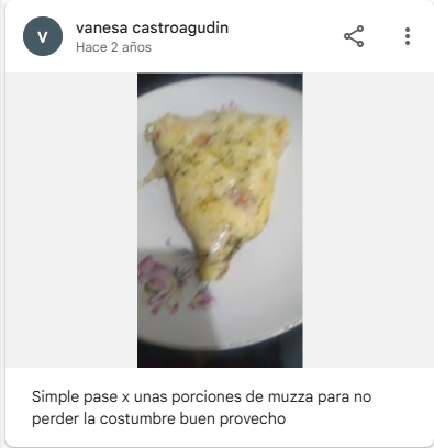statexfsofi's tweet photo. Mi novio me estaba mostrando una pizzería a la que me quiere llevar y nos encontramos con una señora muy fanática del lugar al parecer https://t.co/n6GRoWKcDm
