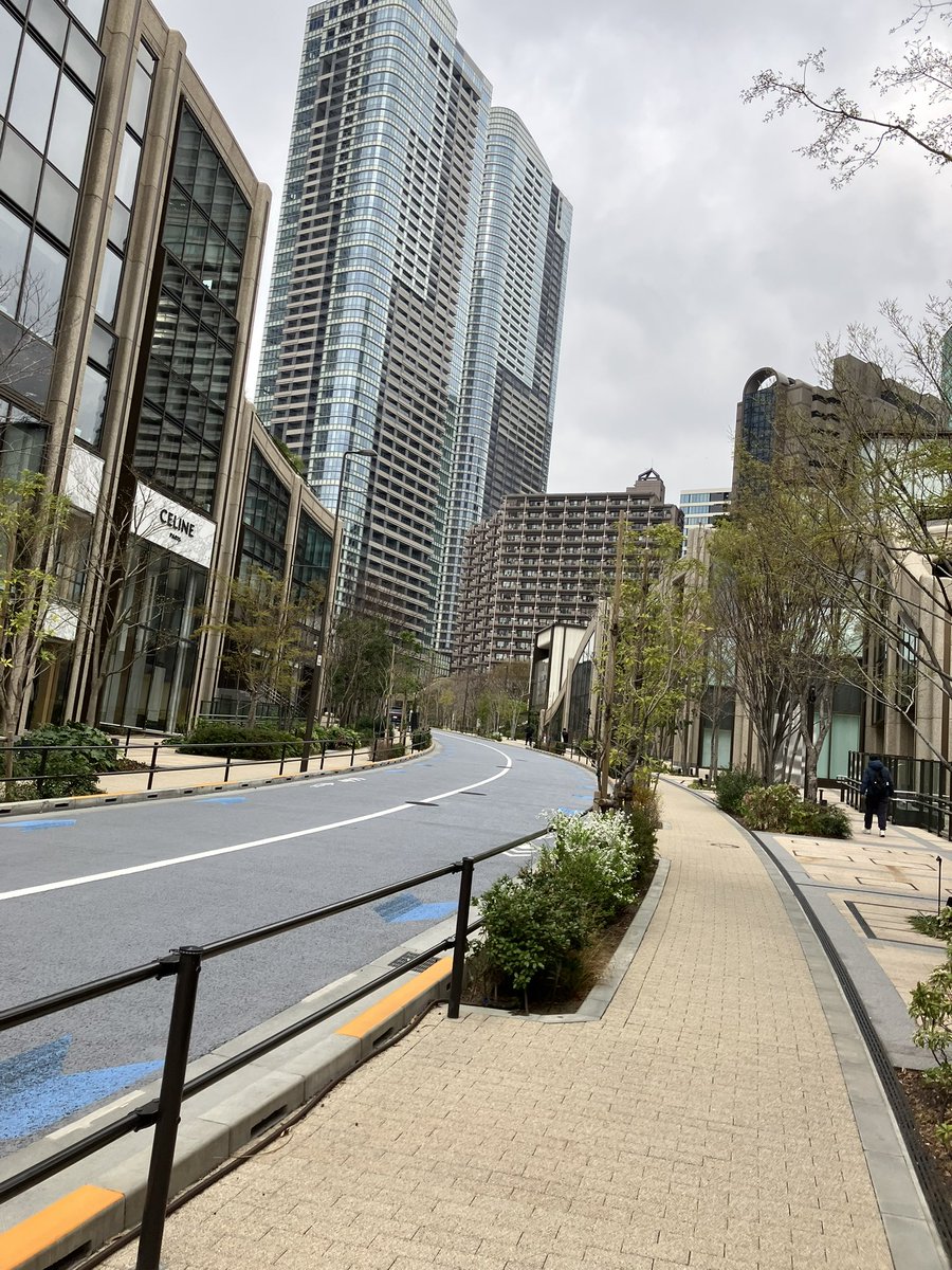 micami9's tweet photo. 今朝の桜開花状況🌸港区編
麻布台ヒルズ〜アークヒルズ〜赤阪インターシティ
まだまだこれから楽しめそうです🌸
#朝散歩 
#桜
#開花状況 https://t.co/anZxjFSCu2