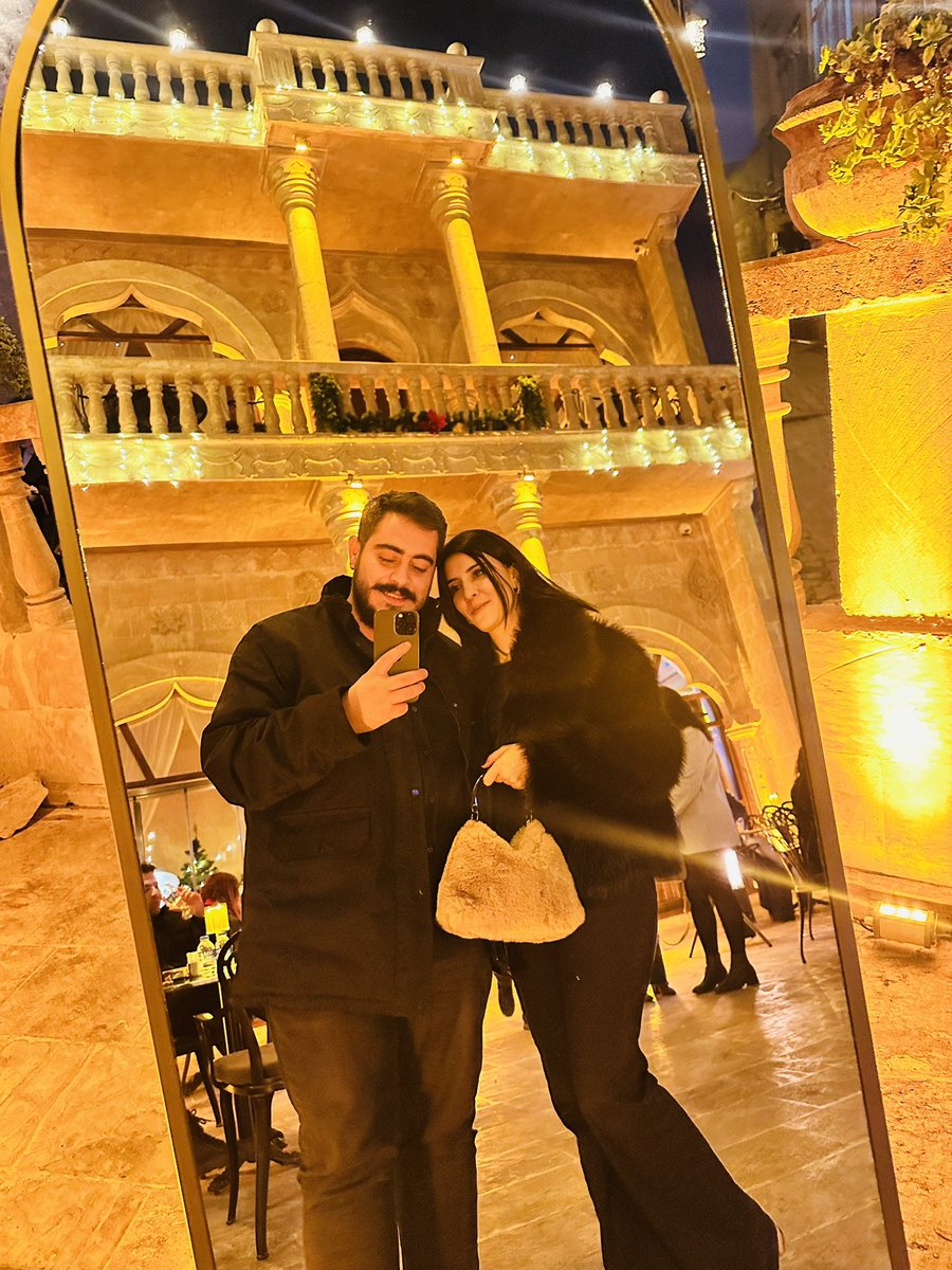 Güneş açması için illa baharın gelmesine gerek yok. Bazen biri gelir, her mevsim bahar olur…♥️