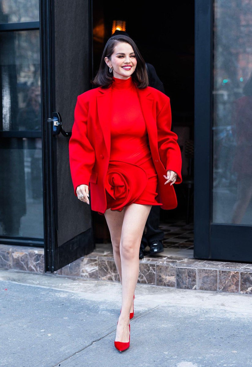 SELENAT0RSARMY's tweet image. Selena Gomez in New York City today.