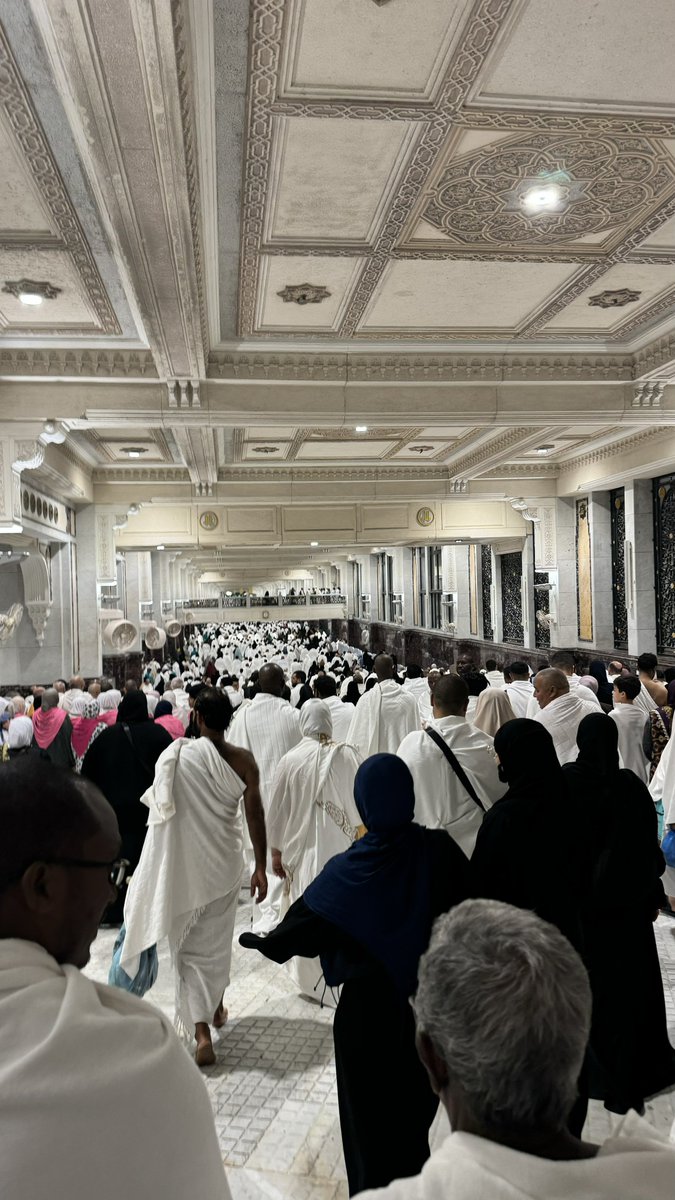 m_xrays's tweet image. الحمدلله على التمام ✨
طاب اللِّقاء وقرّت الأعيُن وأرتوى القلب
الحمدلله على تمام العمرة ، اللهُم اجعلها عمرةٍ مقبولة وسعياً مشكوراً وذنباً مغفوراً ودعاءً مُستجاباً ♥️.

ماعليكم منه دعيت لكل الطلاب اللي ف الجامعات كلها 🤏