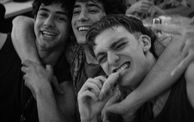 gli unici che sono riusciti a trovare 
il loro mare fuori.

per me mare fuori finisce 
definitivamente con l’addio di gianni❤️‍🩹
#marefuori5