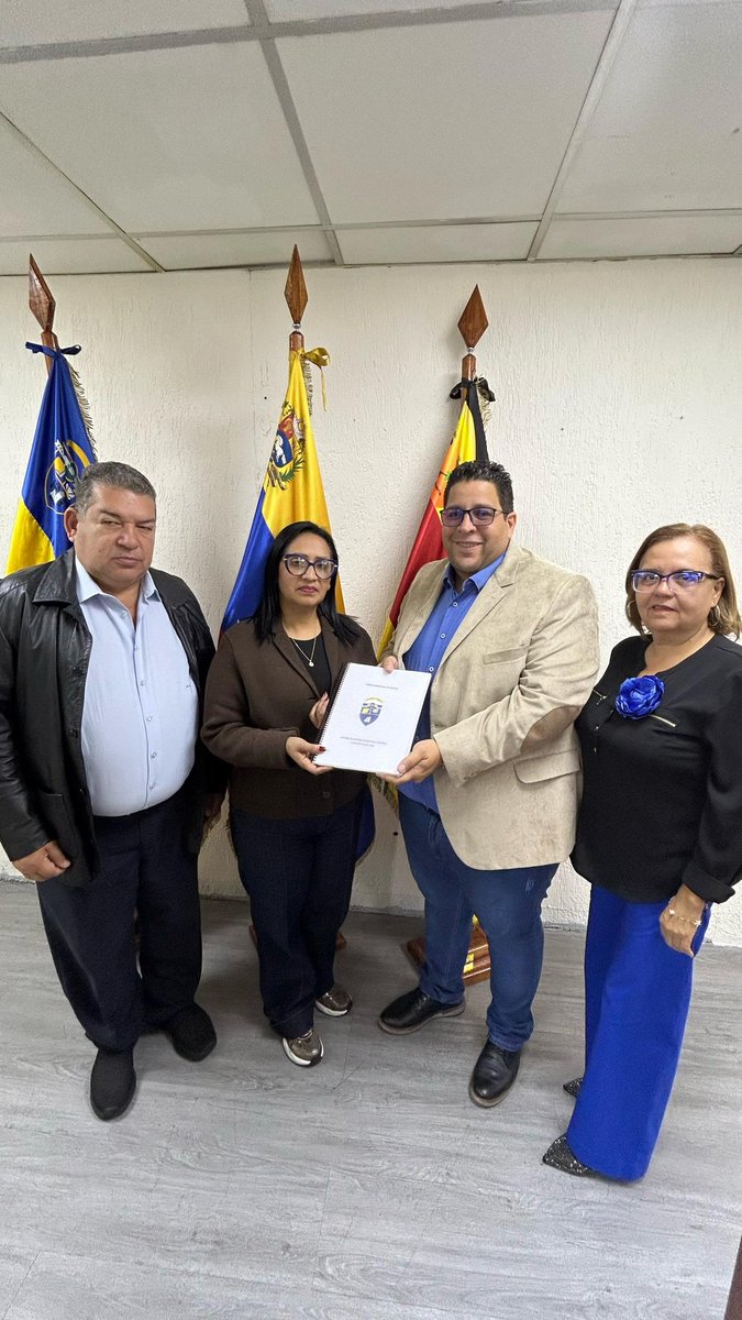 Formalmente entregamos nuestro informe de Memoria y Cuenta del 2024 a la contralora de Baruta, Fridely Rodríguez, cumpliendo con la Constitución y las demás leyes municipales.
