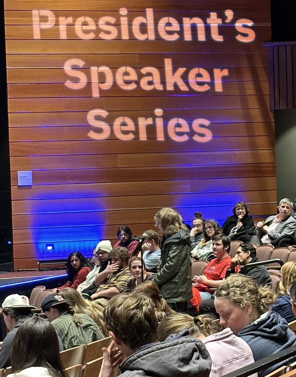 NewEngCollege's tweet image. What an incredible experience this evening at New England College! 🎤🎓 NEC students had the unique opportunity to engage directly with @CNN’s Senior Political Analyst, @PrestonCNN, during our President’s Speaker Series event. 🗣️ @CNNPolitics #StudentExperience  #Politics #CNN