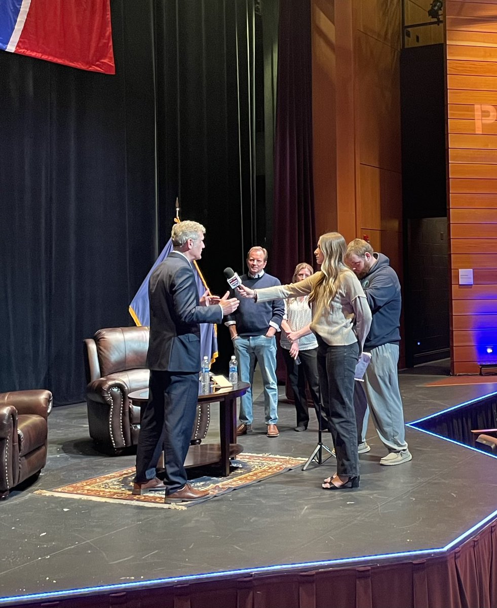 NewEngCollege's tweet image. What an incredible experience this evening at New England College! 🎤🎓 NEC students had the unique opportunity to engage directly with @CNN’s Senior Political Analyst, @PrestonCNN, during our President’s Speaker Series event. 🗣️ @CNNPolitics #StudentExperience  #Politics #CNN