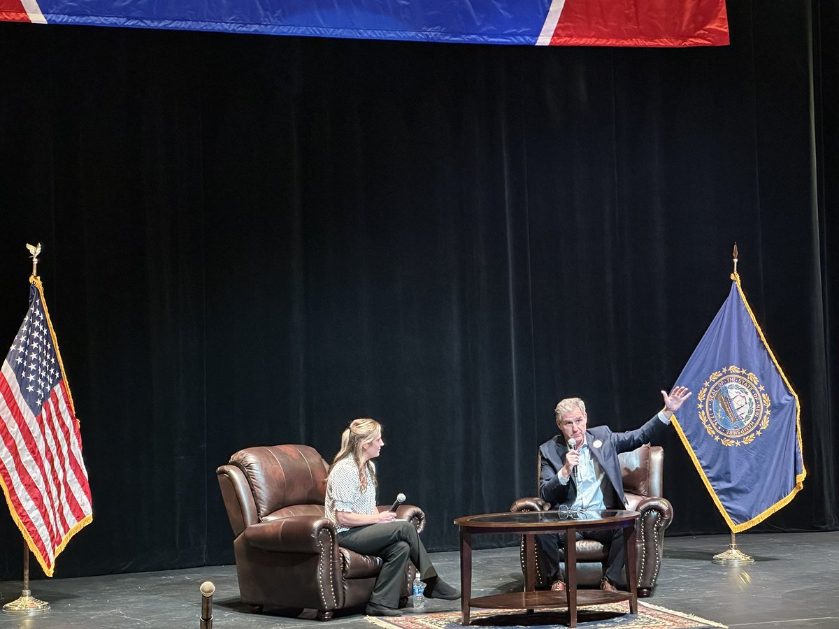 NewEngCollege's tweet image. What an incredible experience this evening at New England College! 🎤🎓 NEC students had the unique opportunity to engage directly with @CNN’s Senior Political Analyst, @PrestonCNN, during our President’s Speaker Series event. 🗣️ @CNNPolitics #StudentExperience  #Politics #CNN