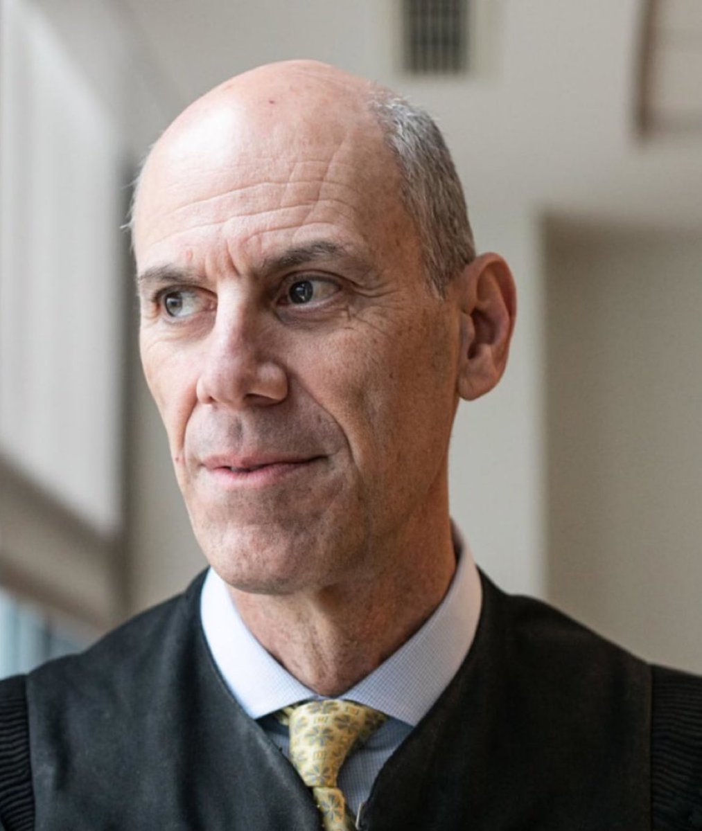 LucasSa56947288's tweet image. Drop a 💙 if you stand with Judge Boasberg.