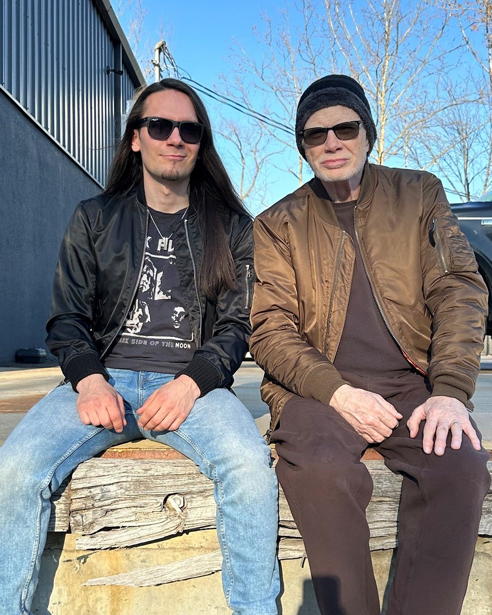 DaveMustaine's tweet photo. If you could only hear what we're cooking! #megadeth #album17 https://t.co/ZjEOnxFyLg