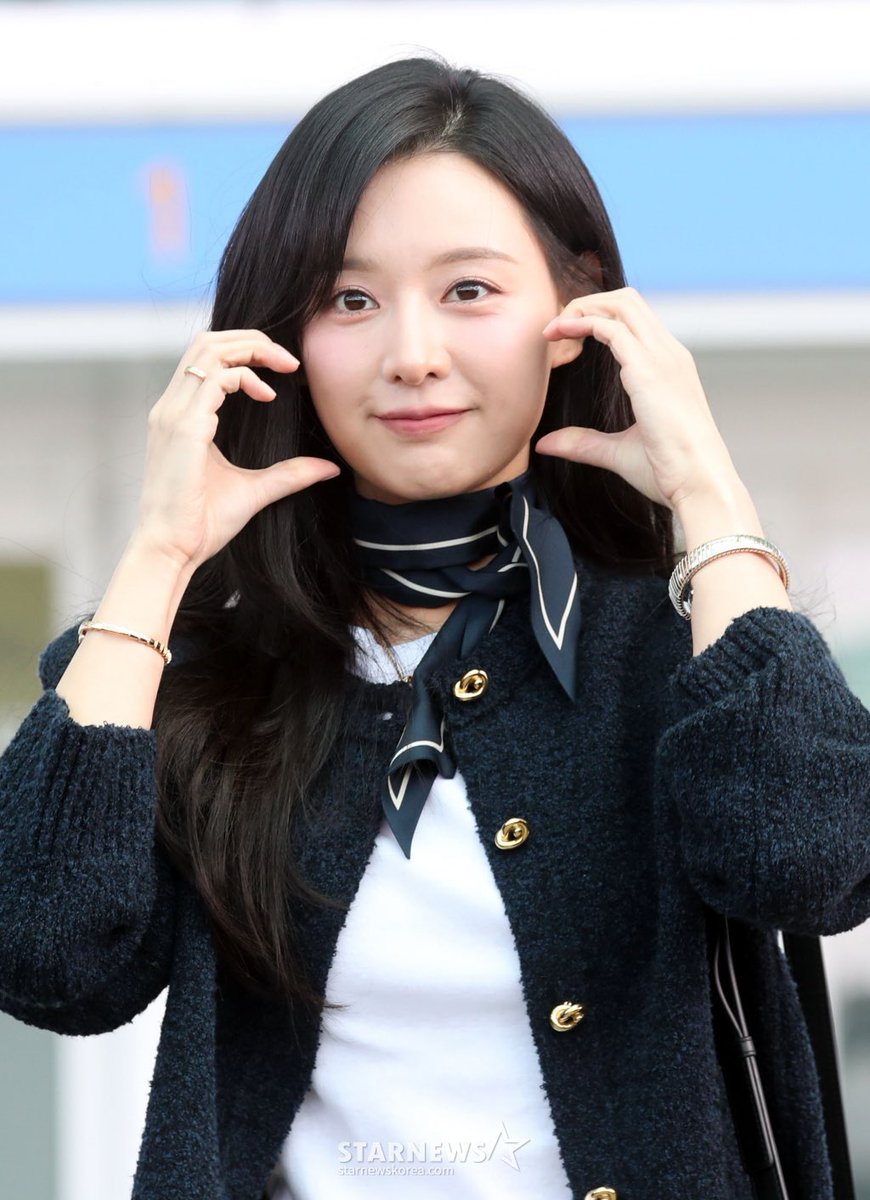 j1019w's tweet image. 김지원, 산불 피해 5000만원 기부 "도움 되길"[공식]

배우 김지원이 5000만원을 기부하며 산불 피해 지원에 동참했다.

희망브리지 전국재해구호협회는 김지원이 울산·경북·경남 지역의 산불 피해 지원을 위해 성금 5000만원을 기부했다고 27일 밝혔다.

김지원은 "산불 피해 복구에 조금이나마…