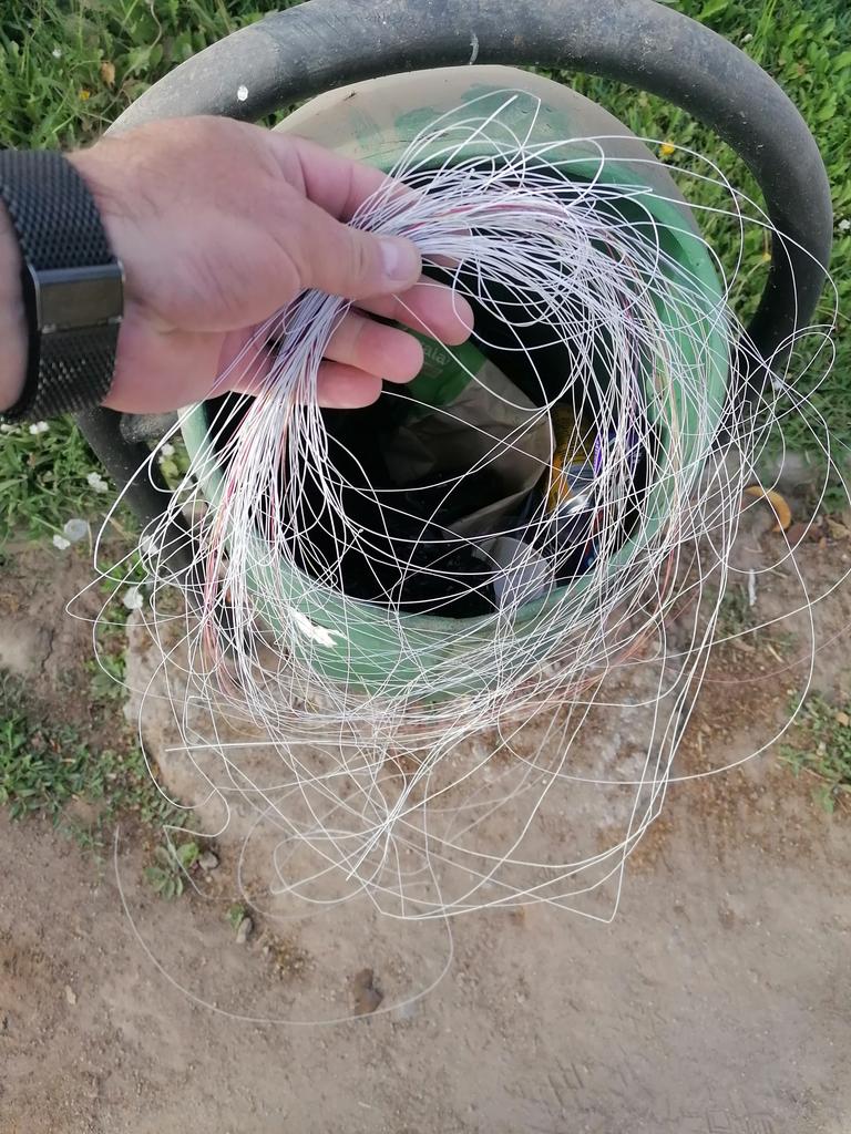 rodrinitos's tweet photo. @Carabdechile persiste el problema de volantineros con hilo curado,  cerro el plomo con padre Hurtado, a pesar de varias denuncias a carabineros, seg. Cudadana, plan cuadrante 82. no hay solución.  3 niños cortados con hilo curado. https://t.co/BUtVMQlvPt